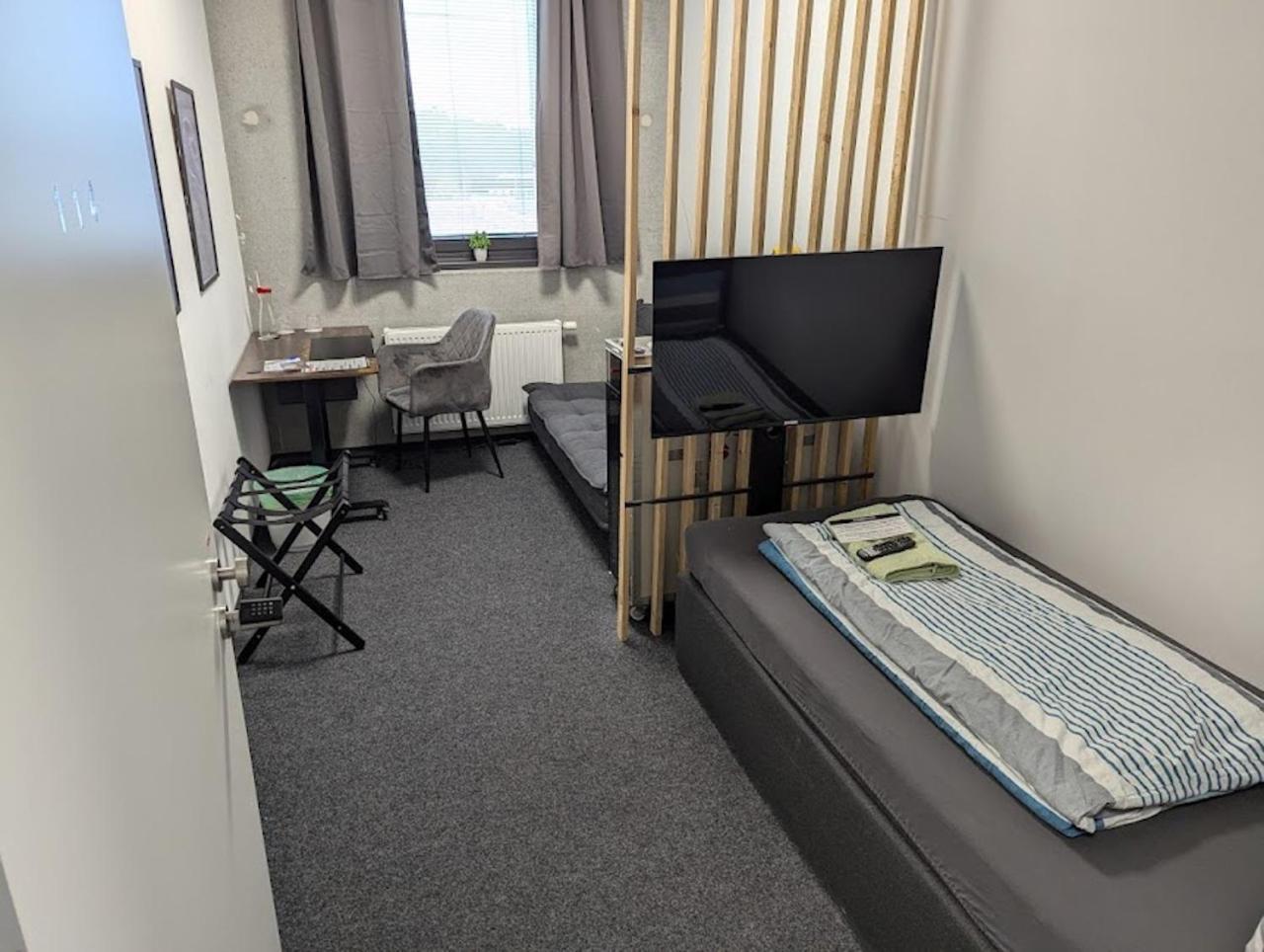 Business-Motel & 24H Selfcheckin Heimsheim エクステリア 写真