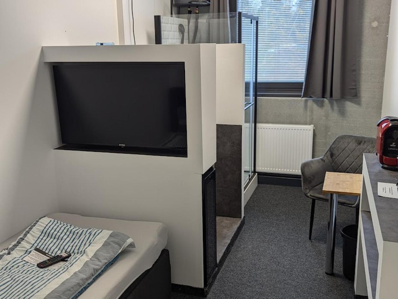 Business-Motel & 24H Selfcheckin Heimsheim エクステリア 写真